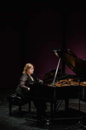Stories from the Piano Holly Roadfeldt-96
